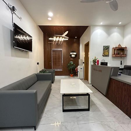 Hotel Sky Way Inn Hisār المظهر الخارجي الصورة