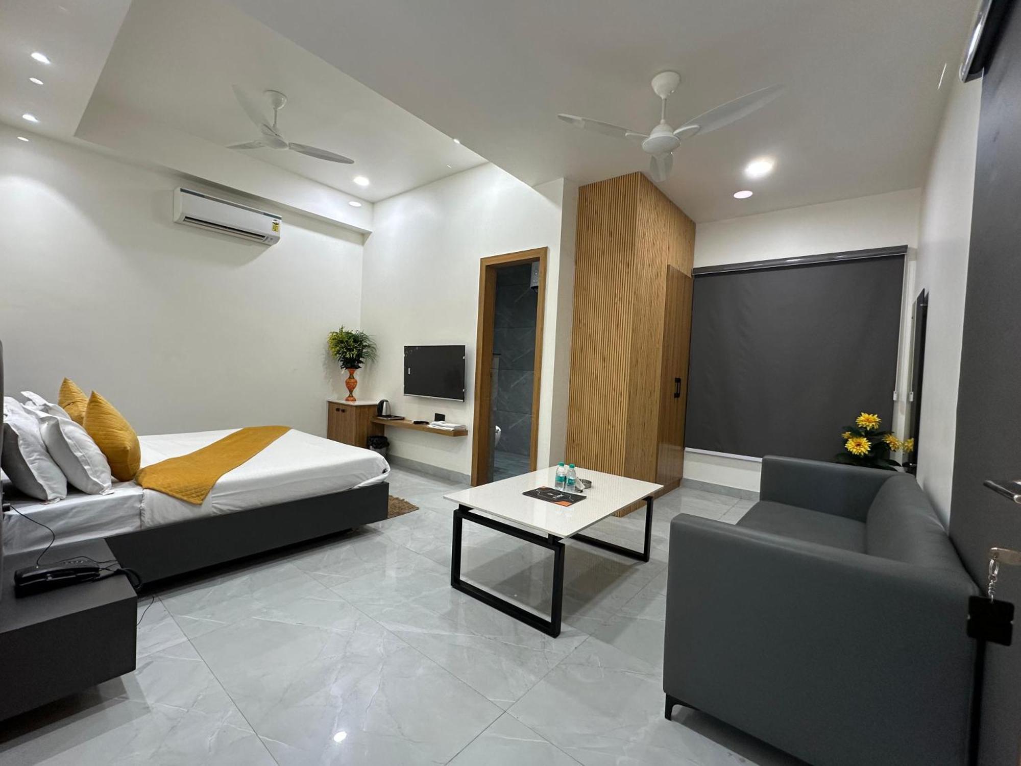 Hotel Sky Way Inn Hisār المظهر الخارجي الصورة