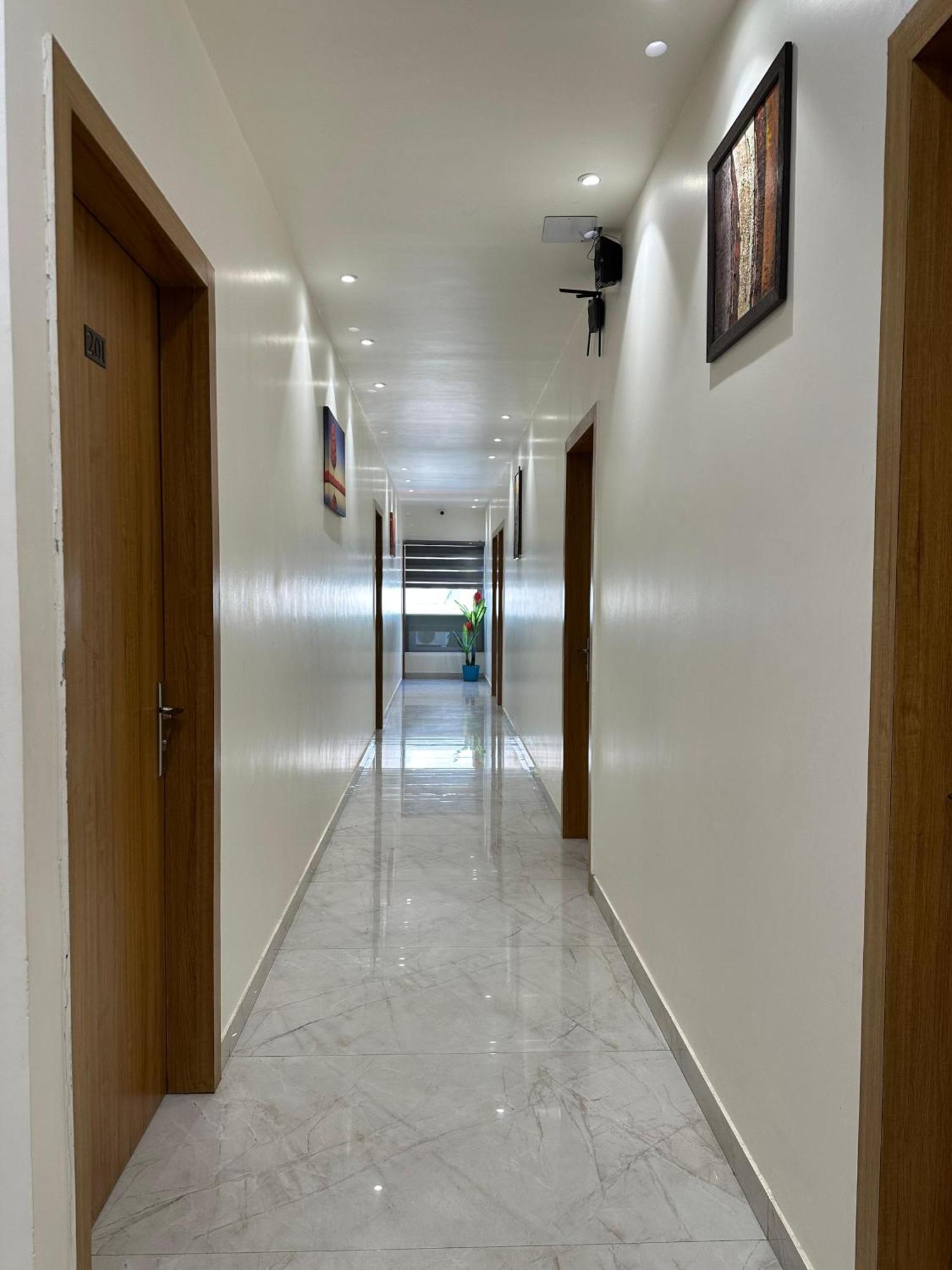 Hotel Sky Way Inn Hisār المظهر الخارجي الصورة