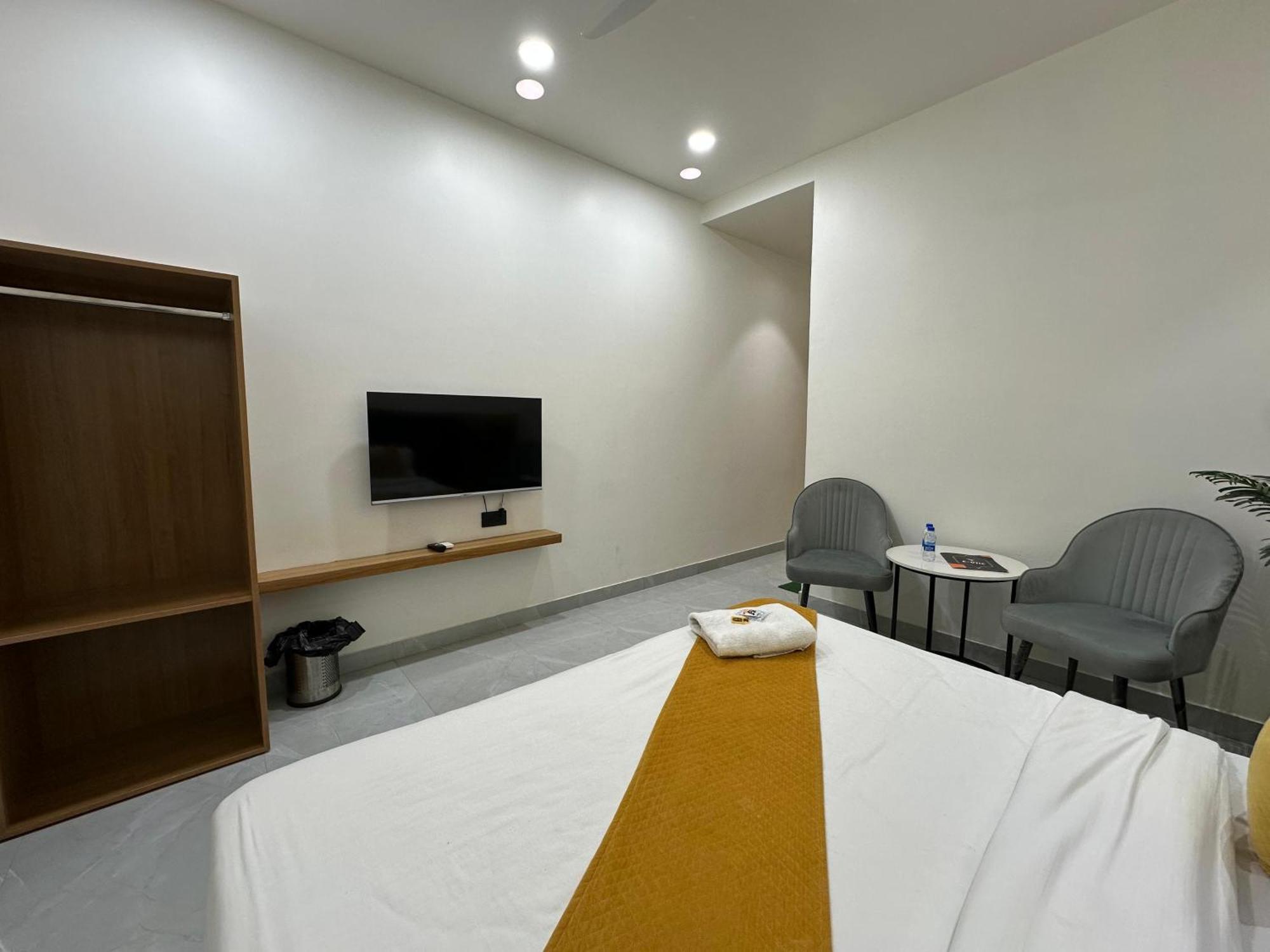 Hotel Sky Way Inn Hisār المظهر الخارجي الصورة
