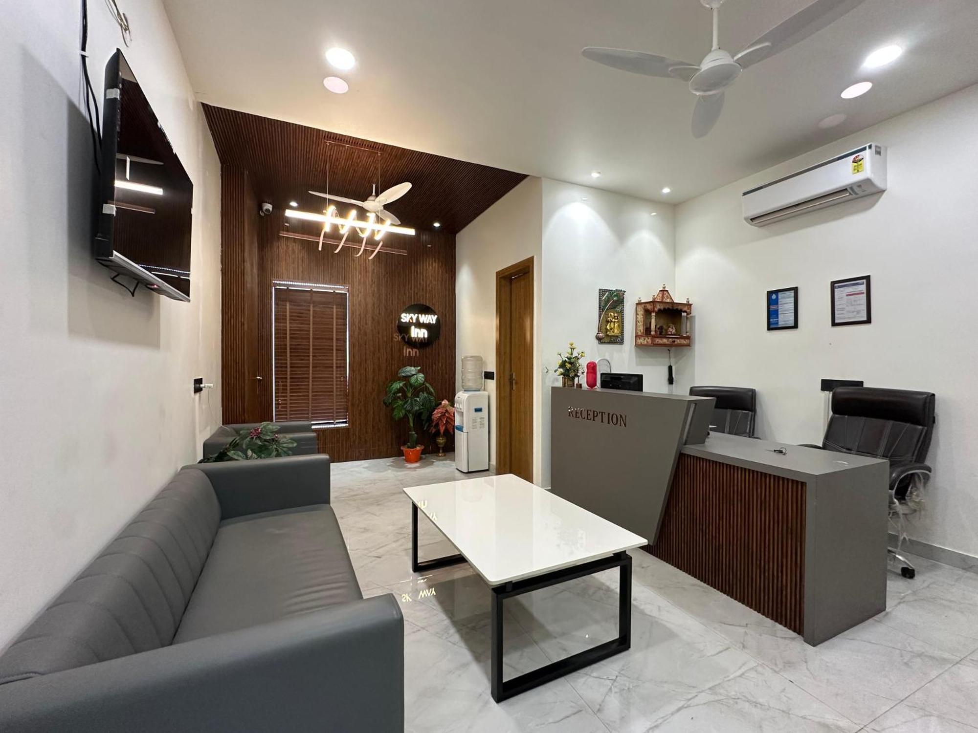 Hotel Sky Way Inn Hisār المظهر الخارجي الصورة