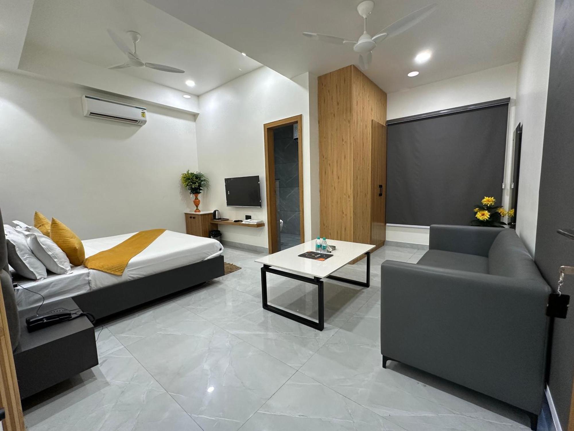 Hotel Sky Way Inn Hisār المظهر الخارجي الصورة